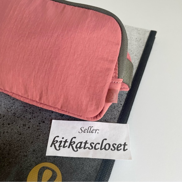 🆕 .7L BRIER ROSE - NWT lululemon mini belt bag - Picture 2 of 15